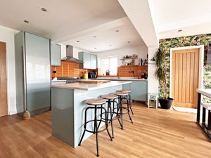 Kitchen/ Dining - click for photo gallery